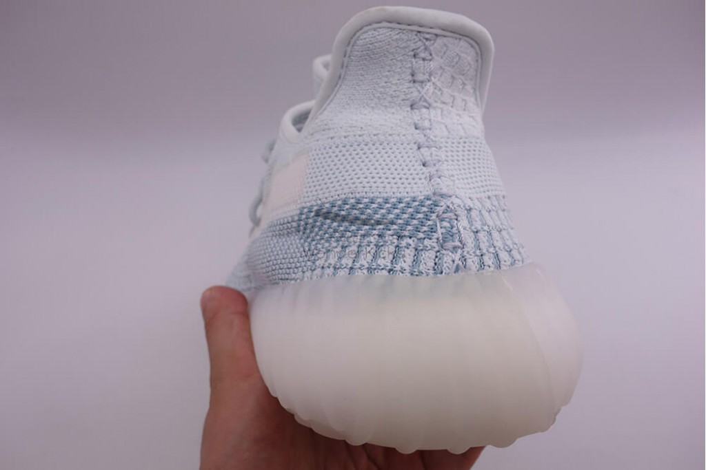 yeezy boost 350 v2 cloud white (non reflective)