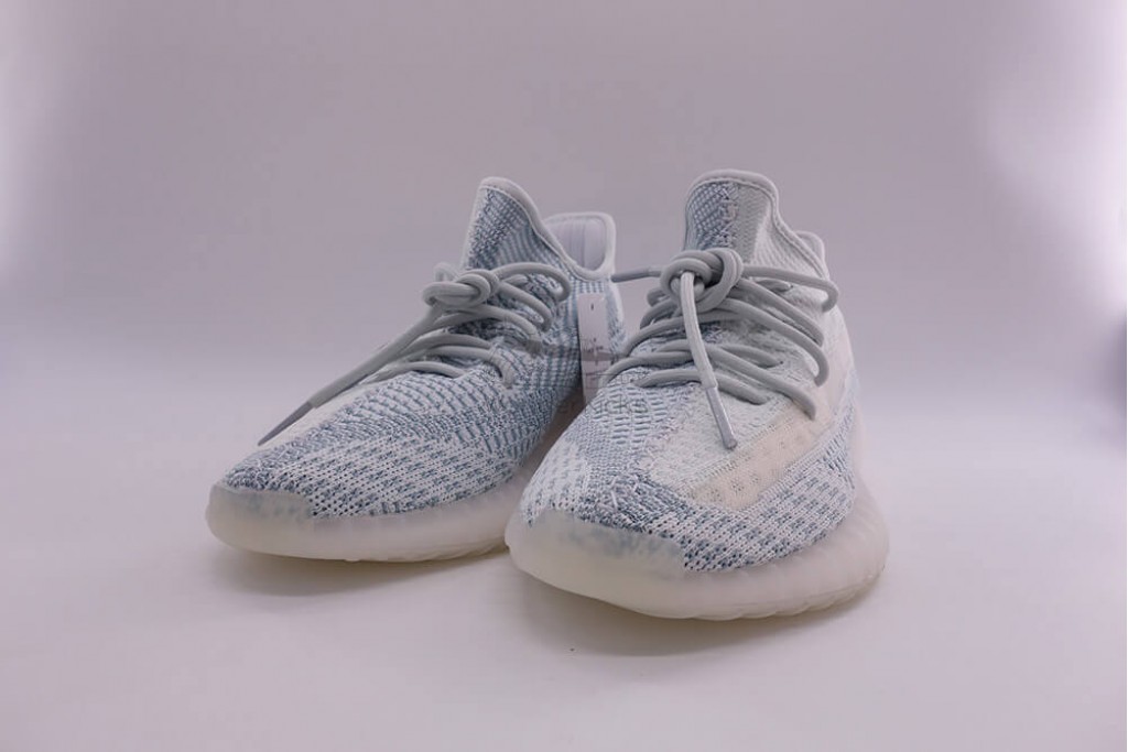 yeezy boost 350 v2 cloud white (non reflective)