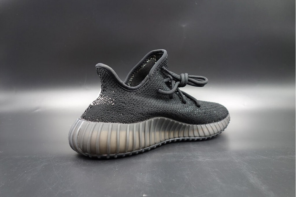 yeezy boost 350 v2 core black white (oreo)