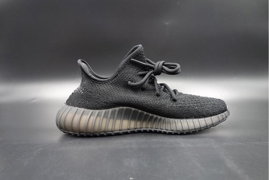 yeezy boost 350 v2 core black white (oreo)