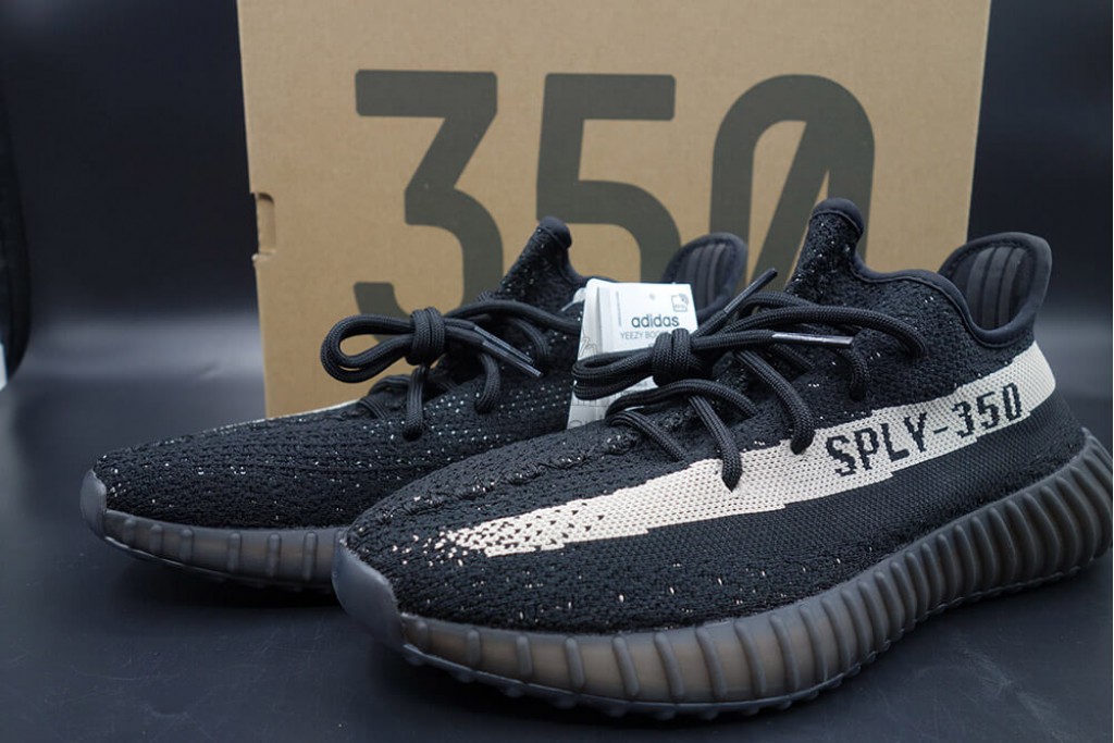 yeezy boost 350 v2 core black white (oreo)