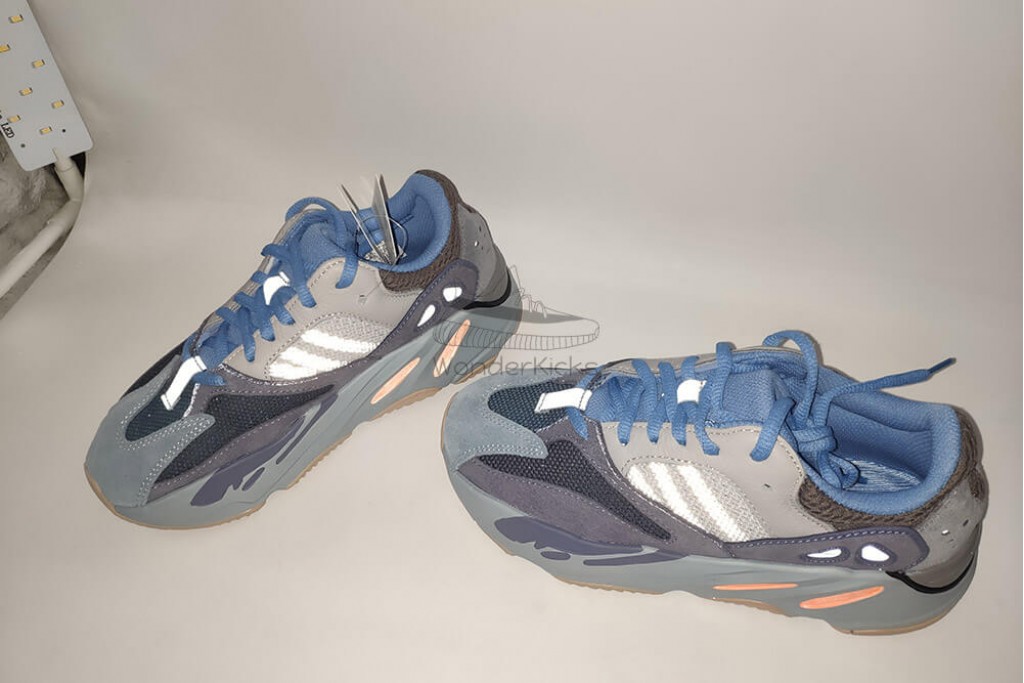 yeezy boost 700 carbon blue