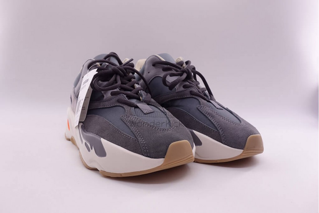 yeezy boost 700 magnet