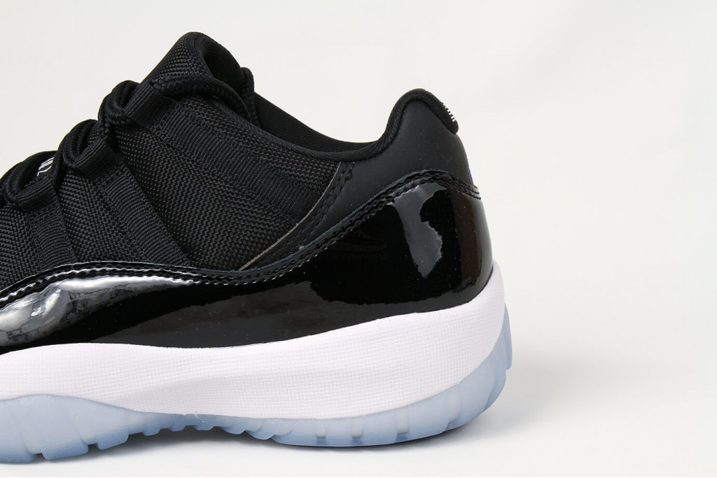 air jordan 11 retro low space jam