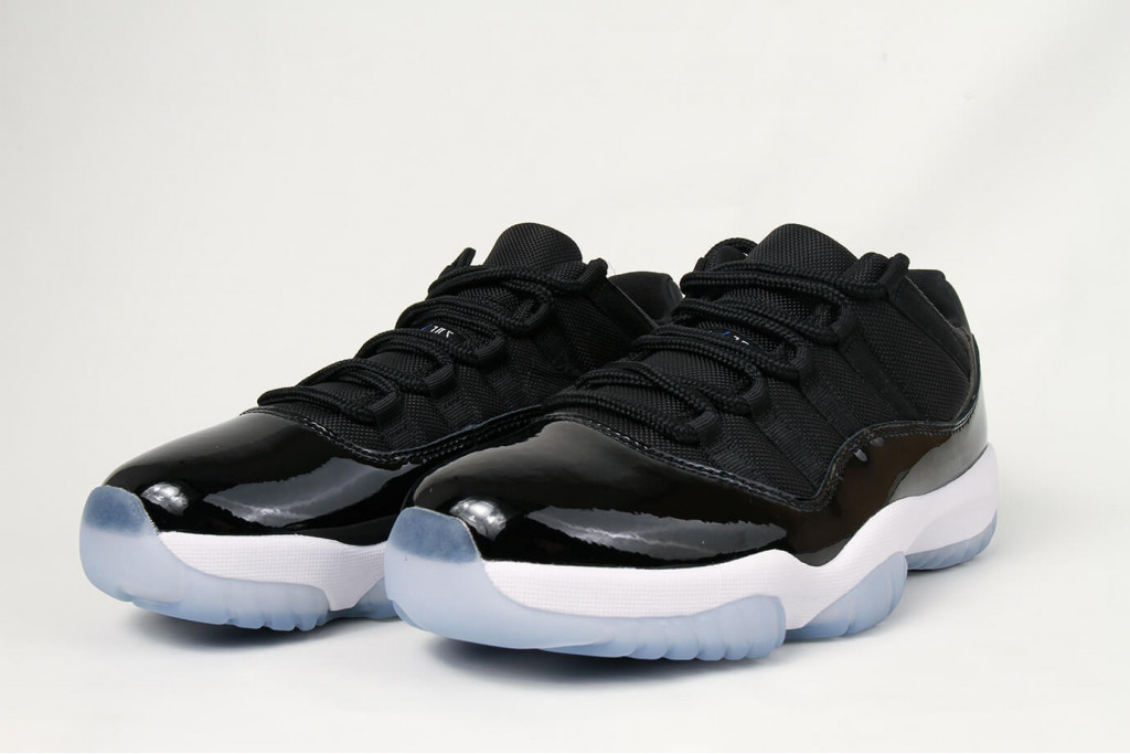 air jordan 11 retro low space jam