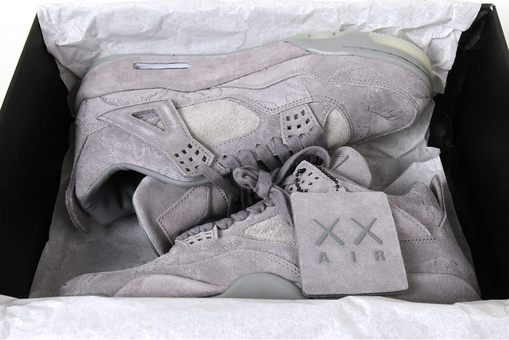 air jordan 4 retro kaws