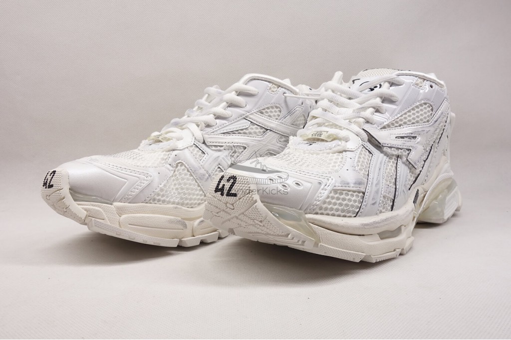 bc runner white