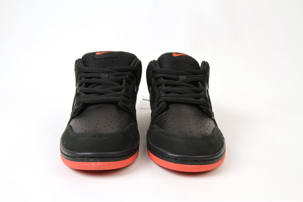 sb dunk low black pigeon