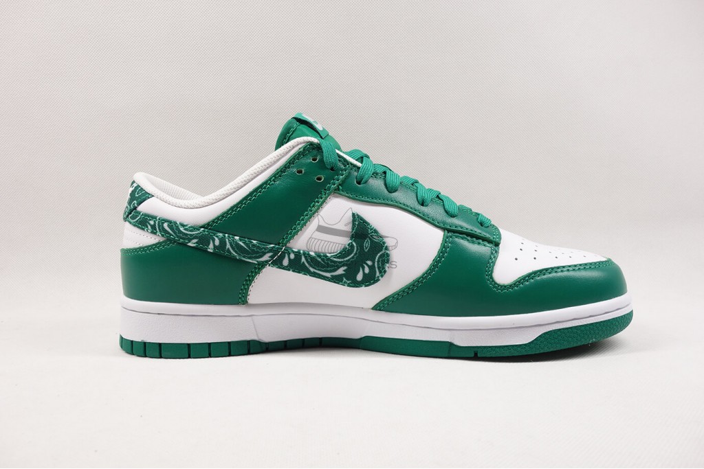 dunk low essential paisley pack green