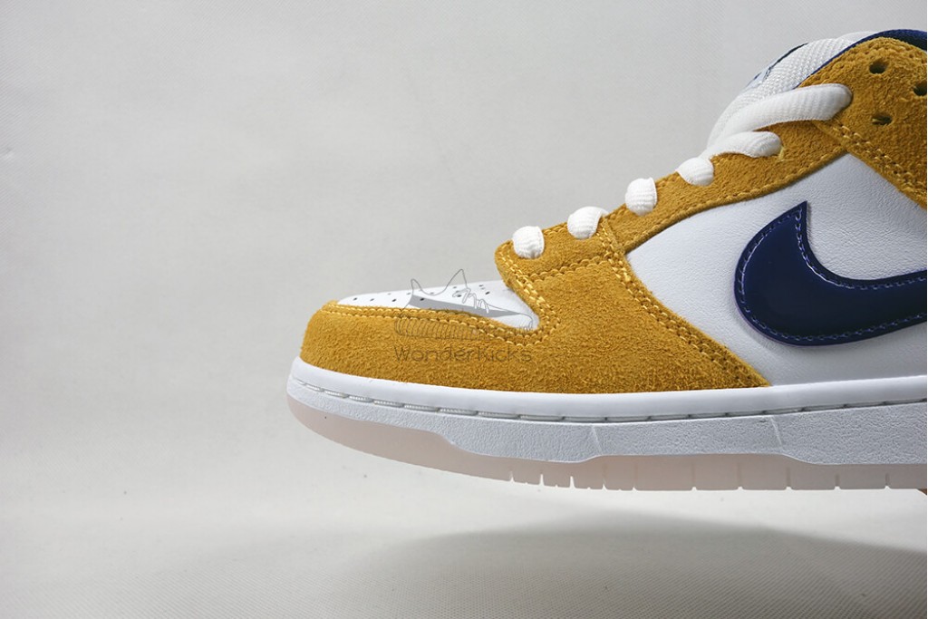 sb dunk low laser orange