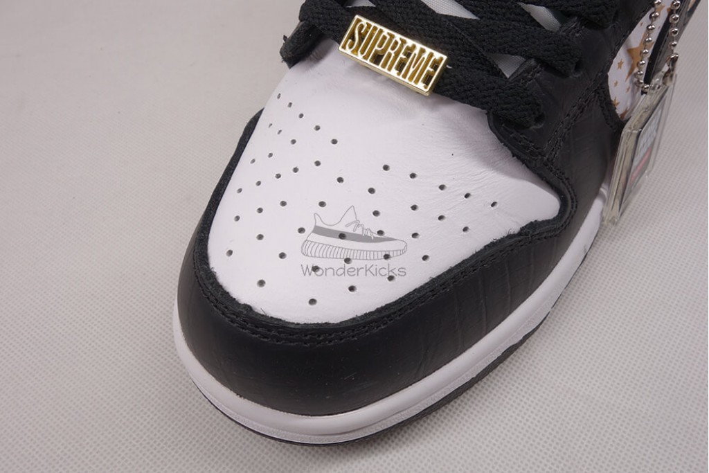 sb dunk low Sup*e stars black