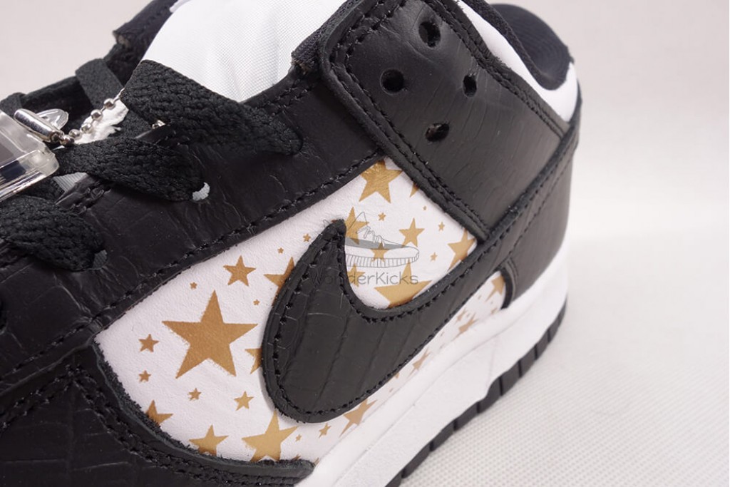 sb dunk low Sup*e stars black