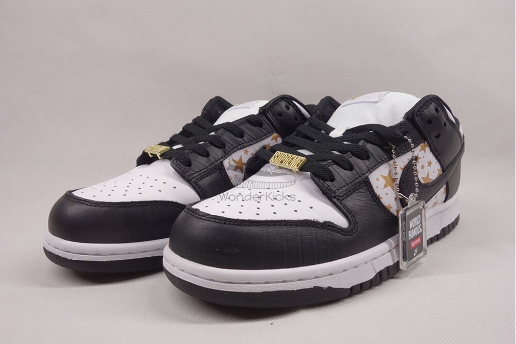 sb dunk low Sup*e stars black