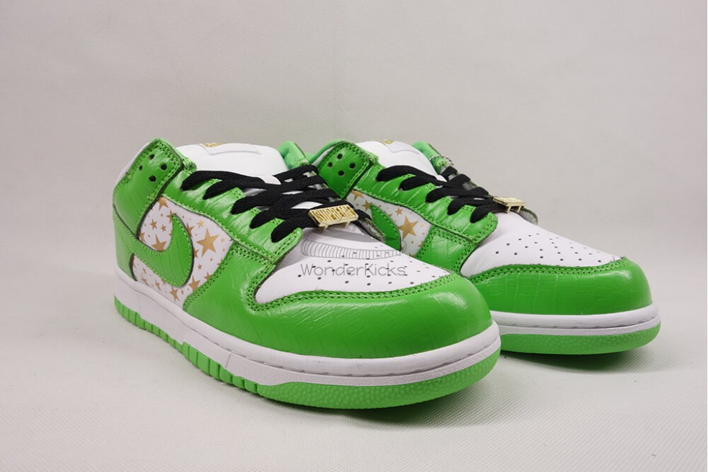 sb dunk low Sup*e stars mean green