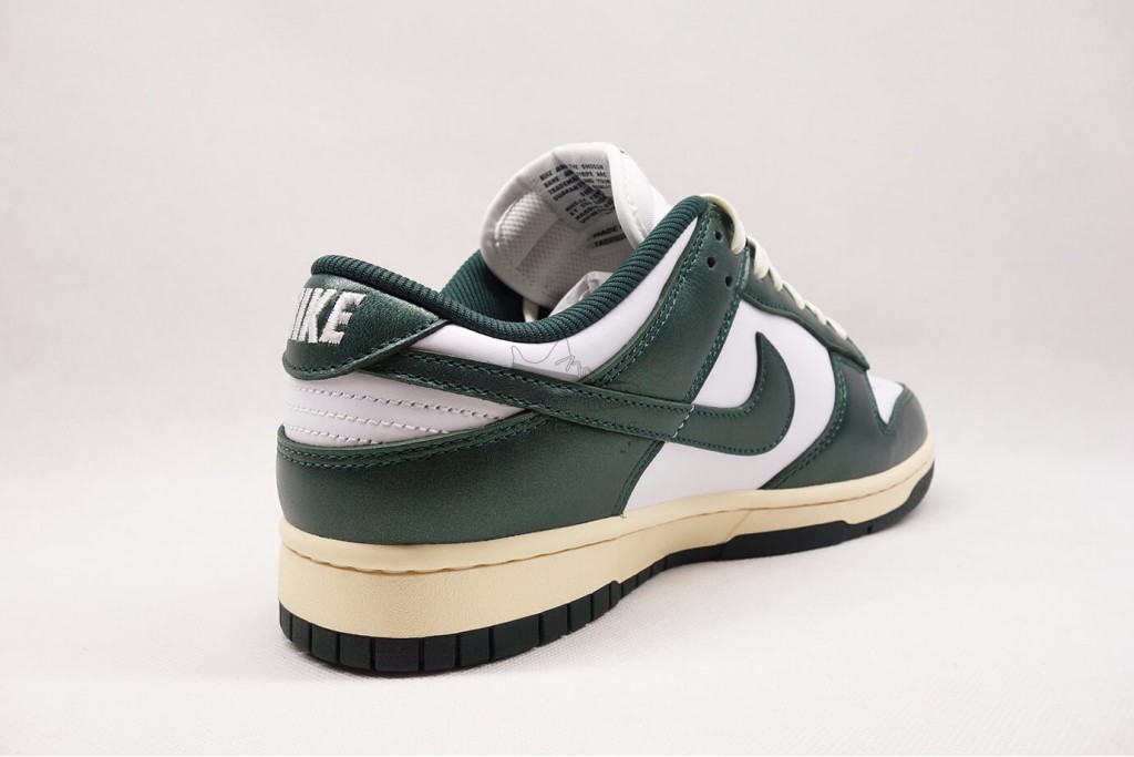 dunk low vintage green