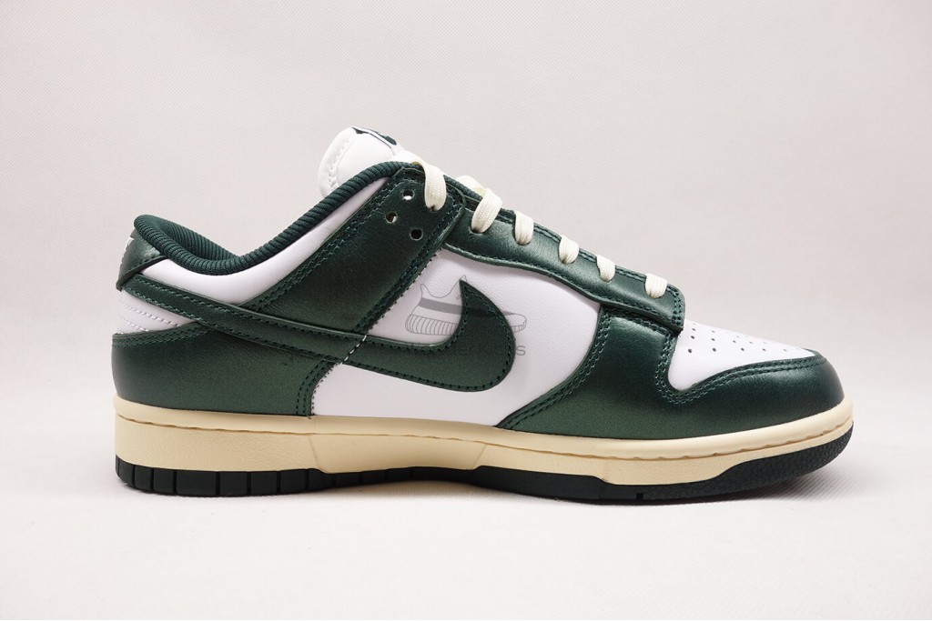 dunk low vintage green